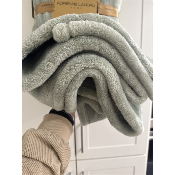 LIGHT SAGE GREEN 60x70” Adrienne Landau Luxury Faux Fur Heavy Soft Throw Blanket - Picture 6 of 6